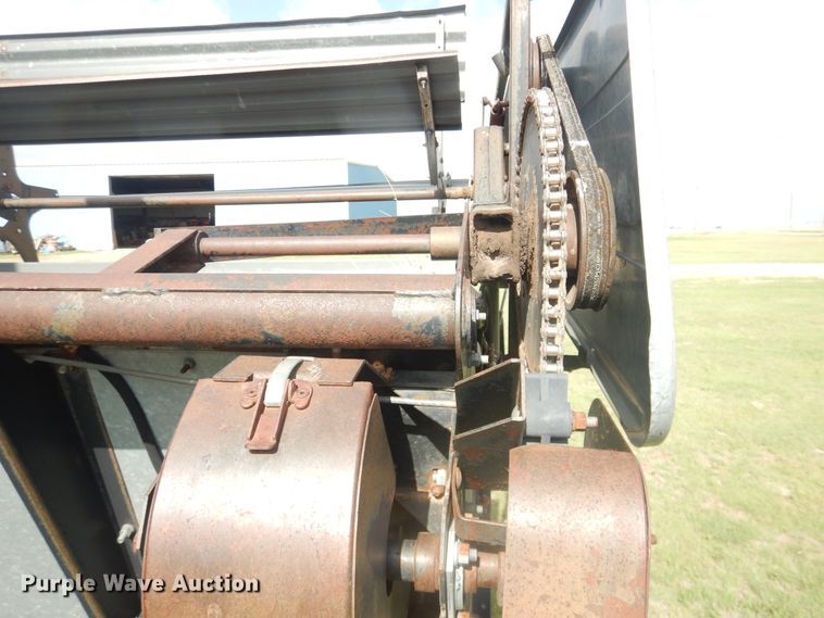 image for item DL0313 Gleaner L  combine