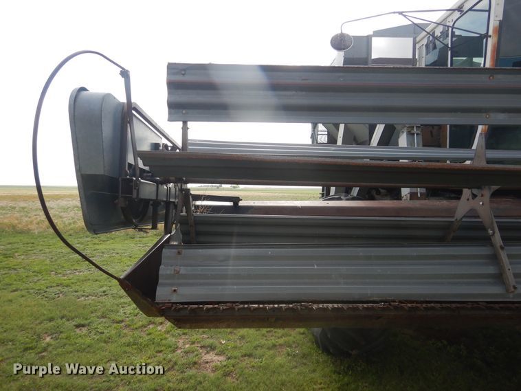 image for item DL0313 Gleaner L  combine