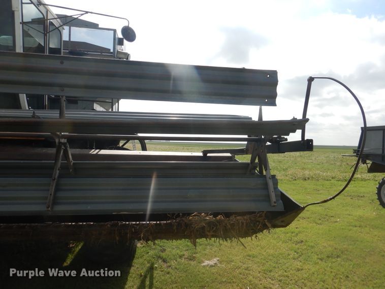 image for item DL0313 Gleaner L  combine
