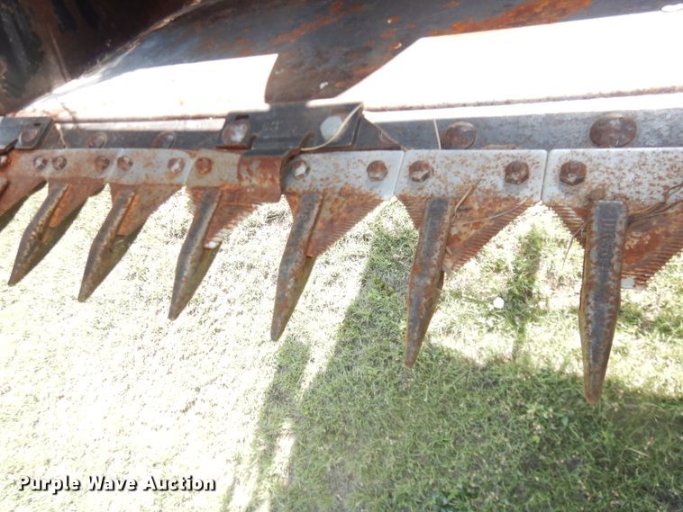 image for item DL0313 Gleaner L  combine