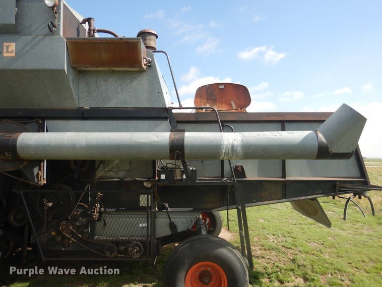 image for item DL0313 Gleaner L  combine