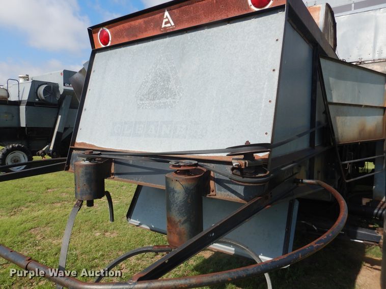 image for item DL0313 Gleaner L  combine