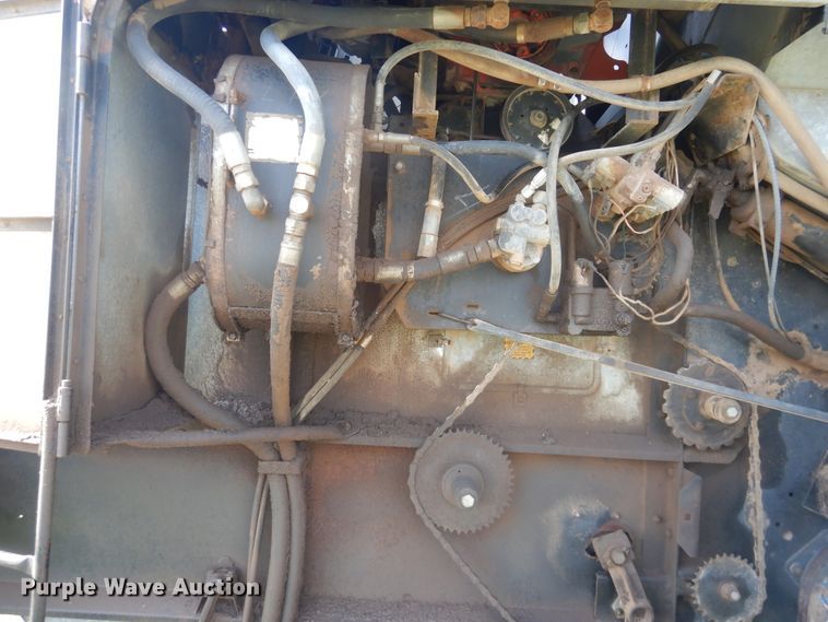 image for item DL0313 Gleaner L  combine