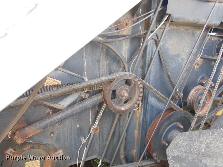 image for item DL0313 Gleaner L  combine