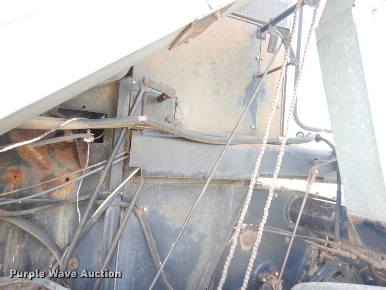 image for item DL0313 Gleaner L  combine