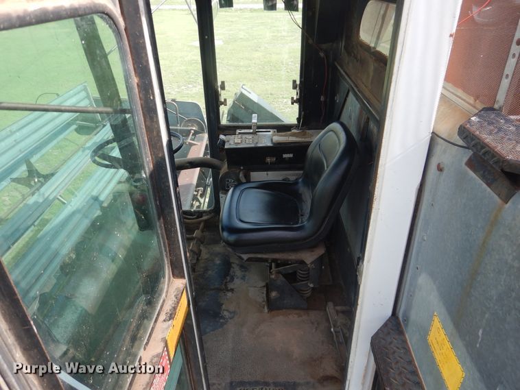 image for item DL0313 Gleaner L  combine