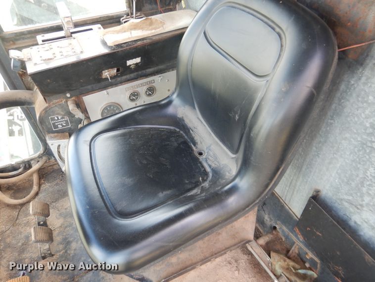 image for item DL0313 Gleaner L  combine