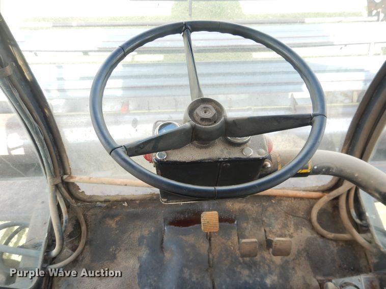 image for item DL0313 Gleaner L  combine