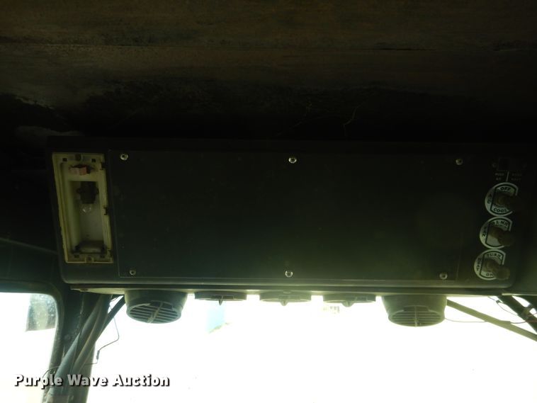 image for item DL0313 Gleaner L  combine