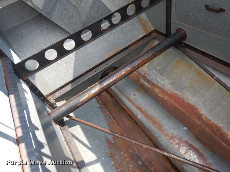 image for item DL0313 Gleaner L  combine