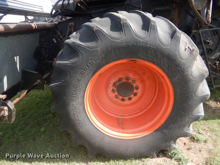 image for item DL0313 Gleaner L  combine