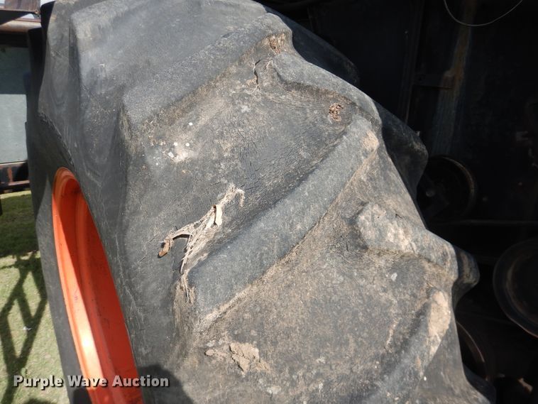 image for item DL0313 Gleaner L  combine