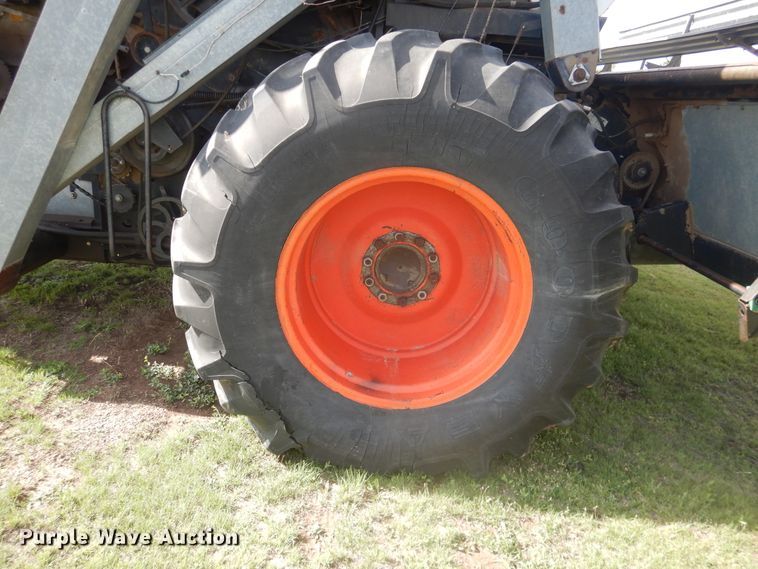 image for item DL0313 Gleaner L  combine