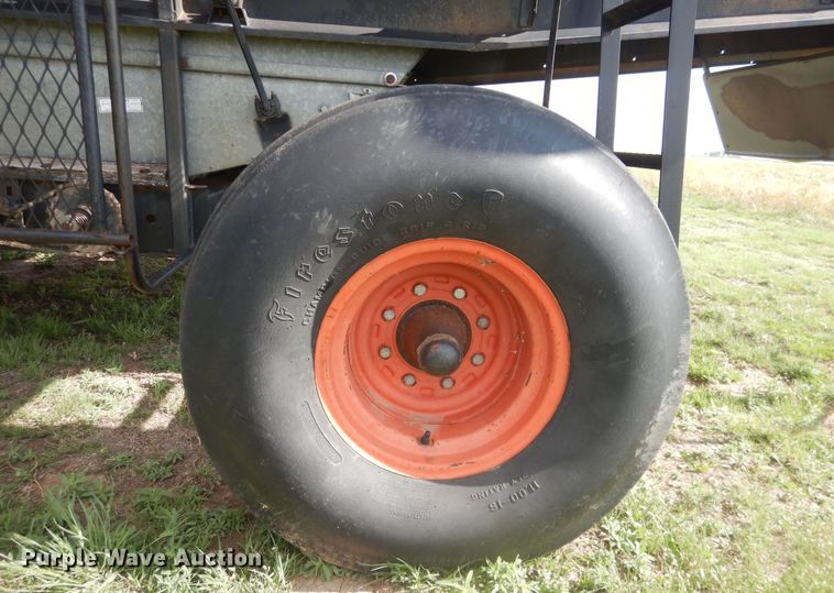 image for item DL0313 Gleaner L  combine