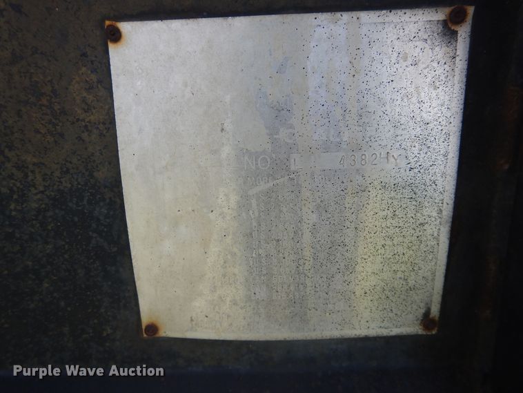 image for item DL0313 Gleaner L  combine