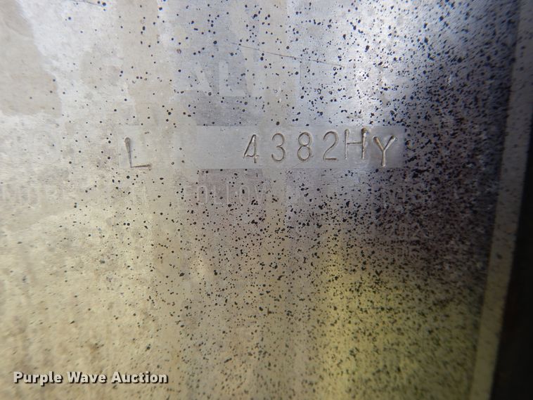 image for item DL0313 Gleaner L  combine