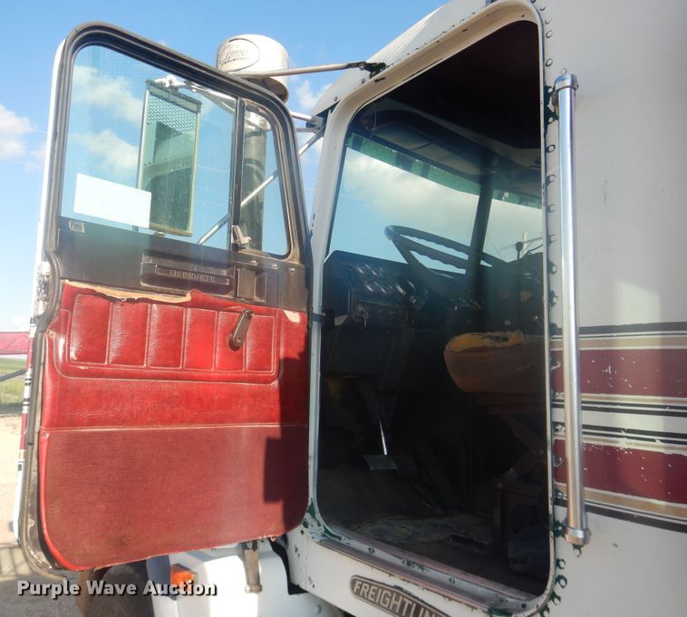 image for item DL0330 1995 Freightliner FLD120  manure spreader truck