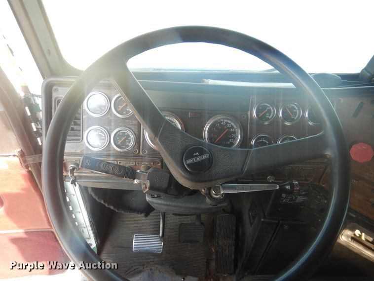 image for item DL0330 1995 Freightliner FLD120  manure spreader truck