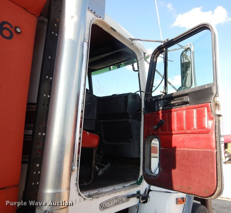 image for item DL0330 1995 Freightliner FLD120  manure spreader truck