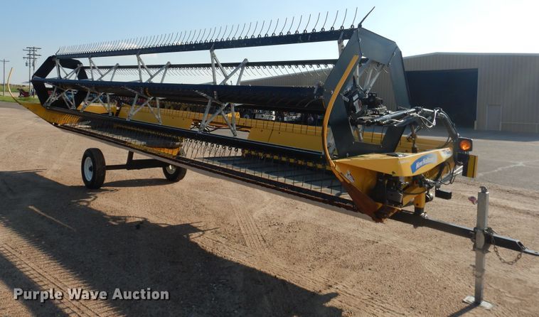 image for item DL0332 2011 New Holland HB25  draper head
