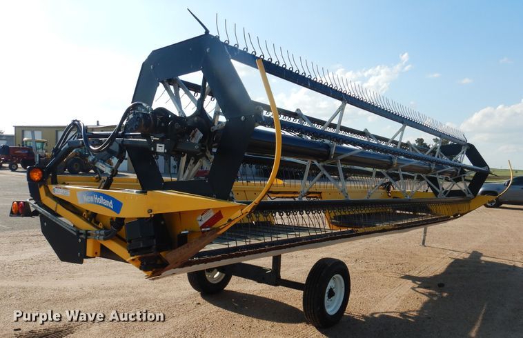 image for item DL0332 2011 New Holland HB25  draper head
