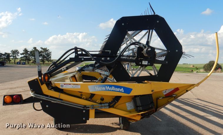 image for item DL0332 2011 New Holland HB25  draper head