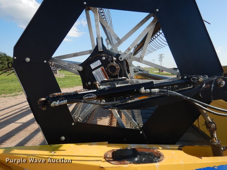 image for item DL0332 2011 New Holland HB25  draper head