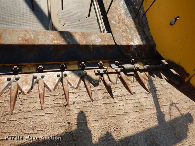 image for item DL0332 2011 New Holland HB25  draper head