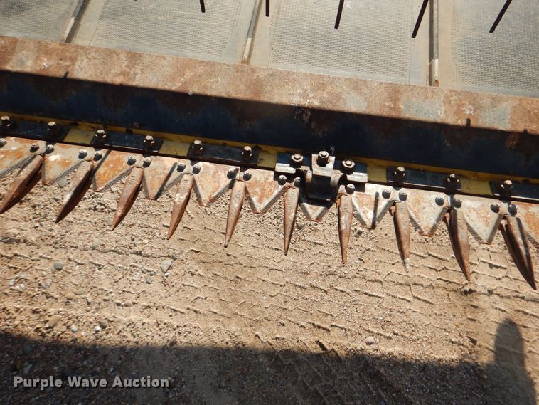 image for item DL0332 2011 New Holland HB25  draper head