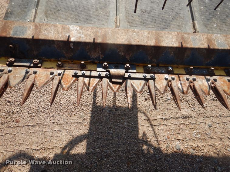 image for item DL0332 2011 New Holland HB25  draper head