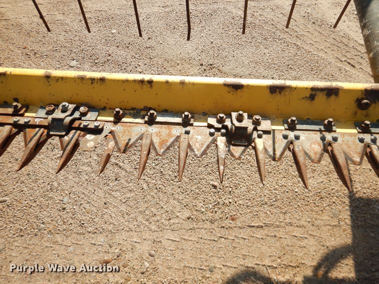 image for item DL0332 2011 New Holland HB25  draper head