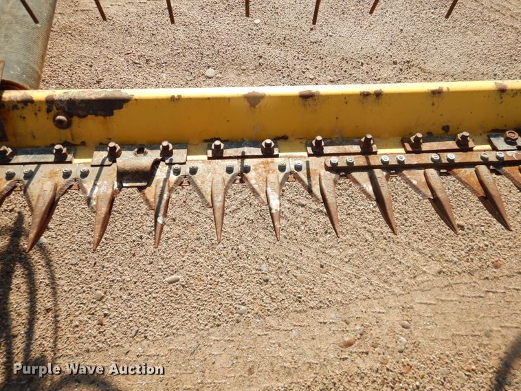 image for item DL0332 2011 New Holland HB25  draper head