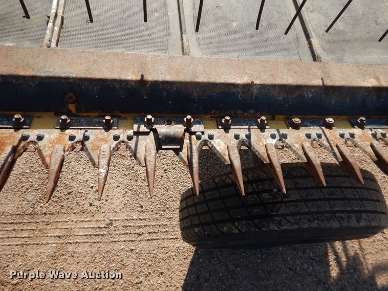 image for item DL0332 2011 New Holland HB25  draper head