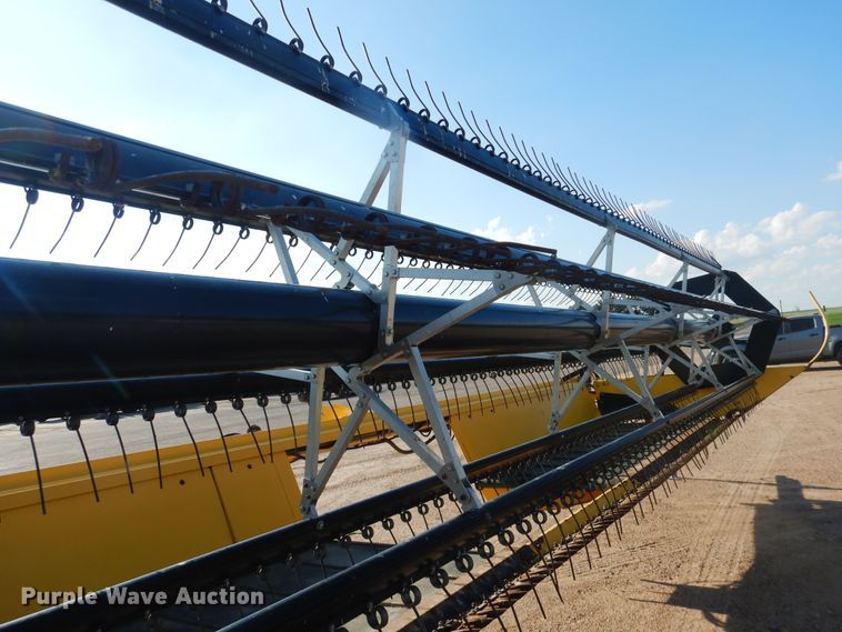 image for item DL0332 2011 New Holland HB25  draper head