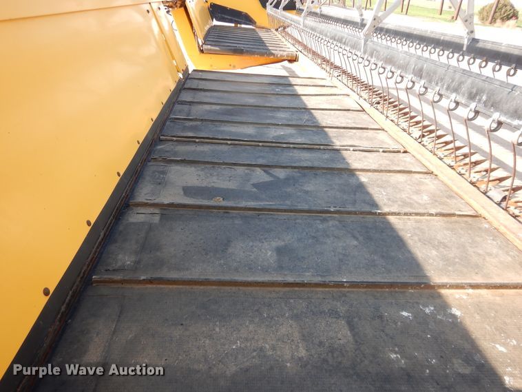 image for item DL0332 2011 New Holland HB25  draper head