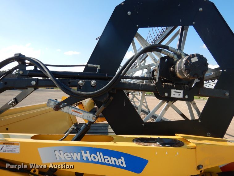 image for item DL0332 2011 New Holland HB25  draper head