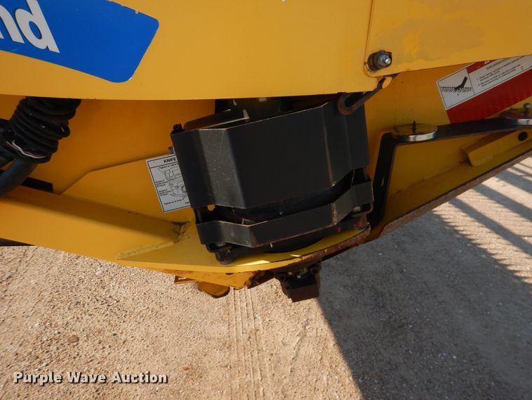 image for item DL0332 2011 New Holland HB25  draper head