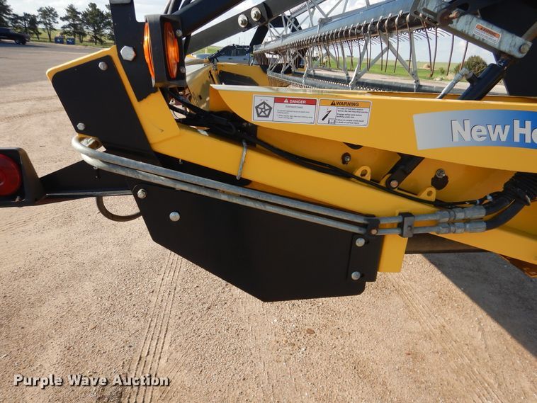 image for item DL0332 2011 New Holland HB25  draper head