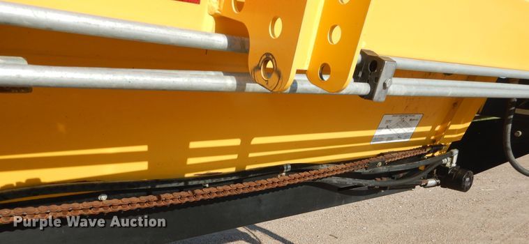 image for item DL0332 2011 New Holland HB25  draper head