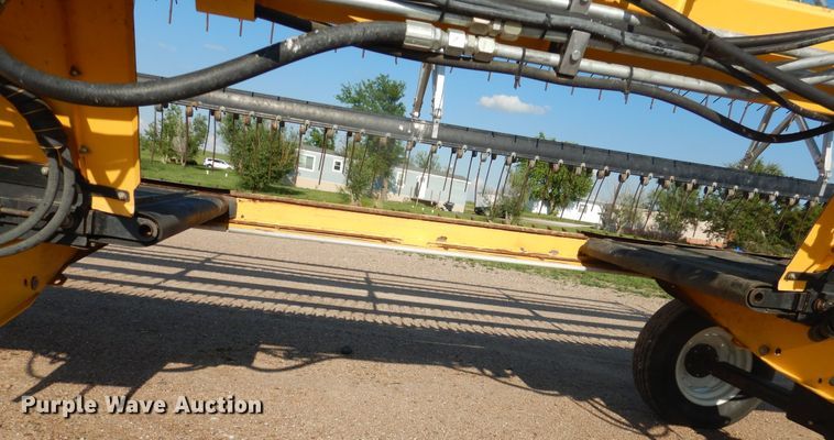 image for item DL0332 2011 New Holland HB25  draper head