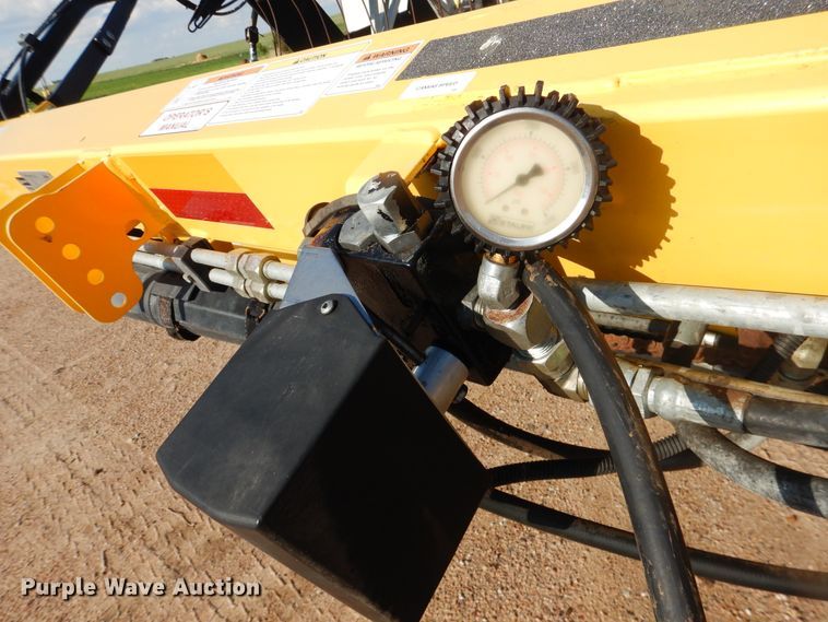 image for item DL0332 2011 New Holland HB25  draper head