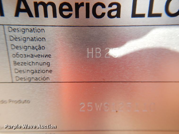 image for item DL0332 2011 New Holland HB25  draper head