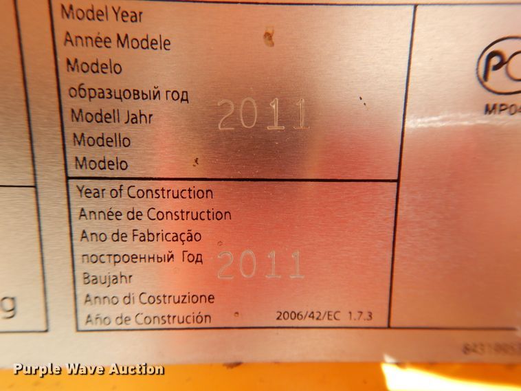 image for item DL0332 2011 New Holland HB25  draper head