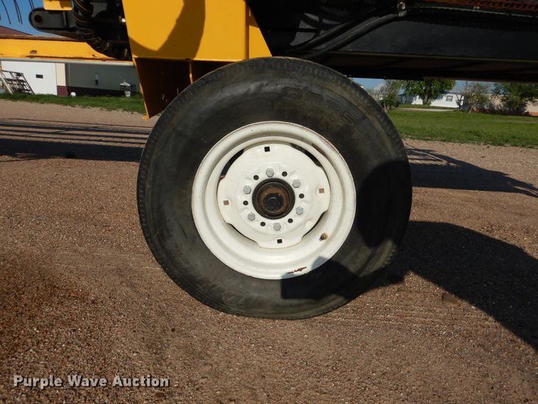 image for item DL0332 2011 New Holland HB25  draper head