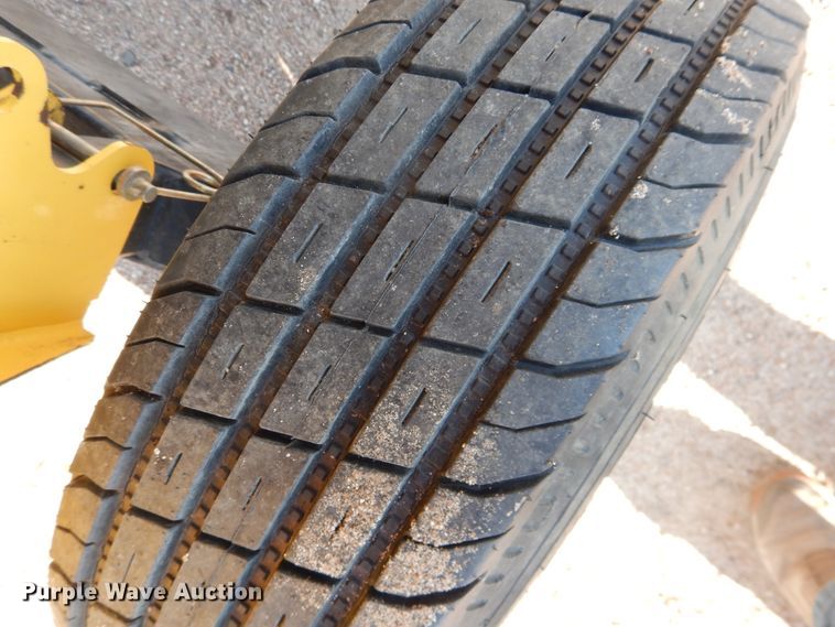 image for item DL0332 2011 New Holland HB25  draper head