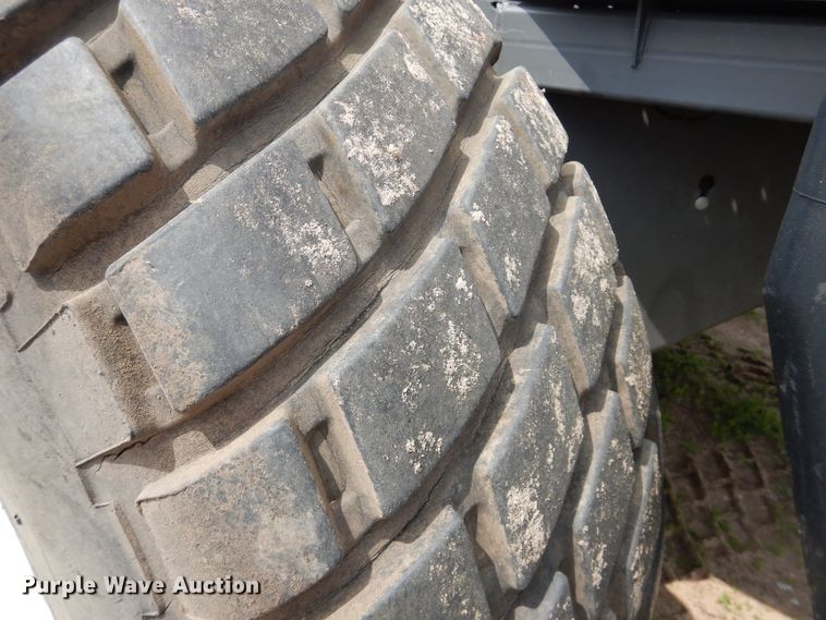 image for item DL0337 2017 Massey Ferguson WR9870  windrower