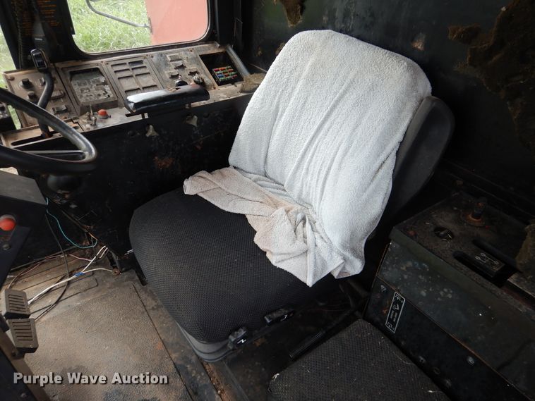 image for item DL0344 1993 Case 1688  combine