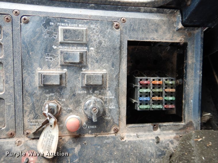 image for item DL0344 1993 Case 1688  combine