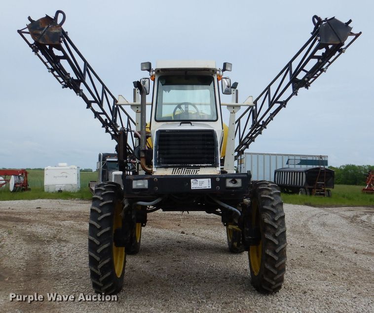 image for item DL8831 Willmar  sprayer