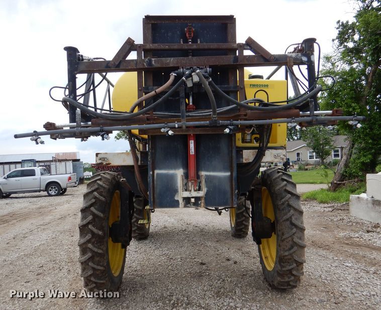 image for item DL8831 Willmar  sprayer